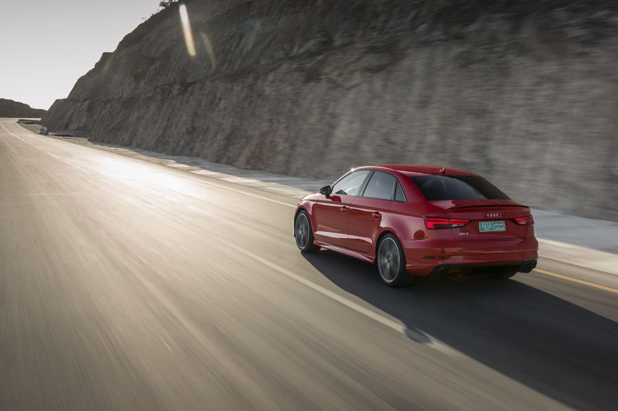  Audi RS3 Sedan (8V) 2016 года  (WW) (фото 31 из 47)